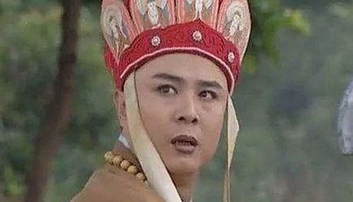 “红帽”奇招如何助力新人闯荡娱乐圈？